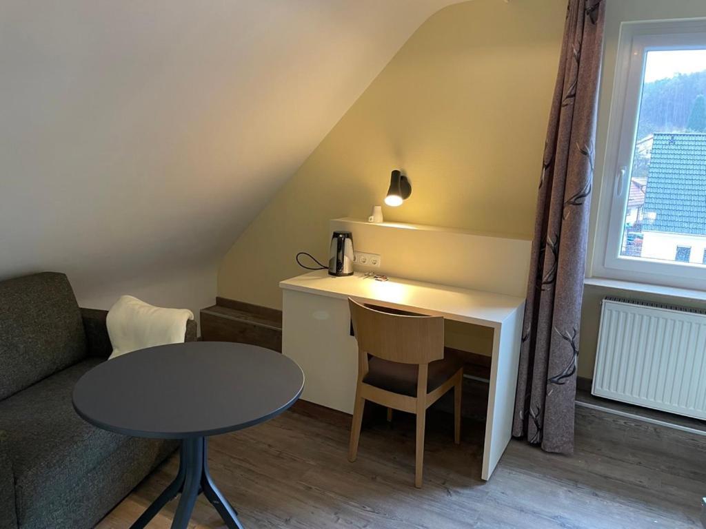 ホテル Restaurant Gruener Baum Leidersbach エクステリア 写真